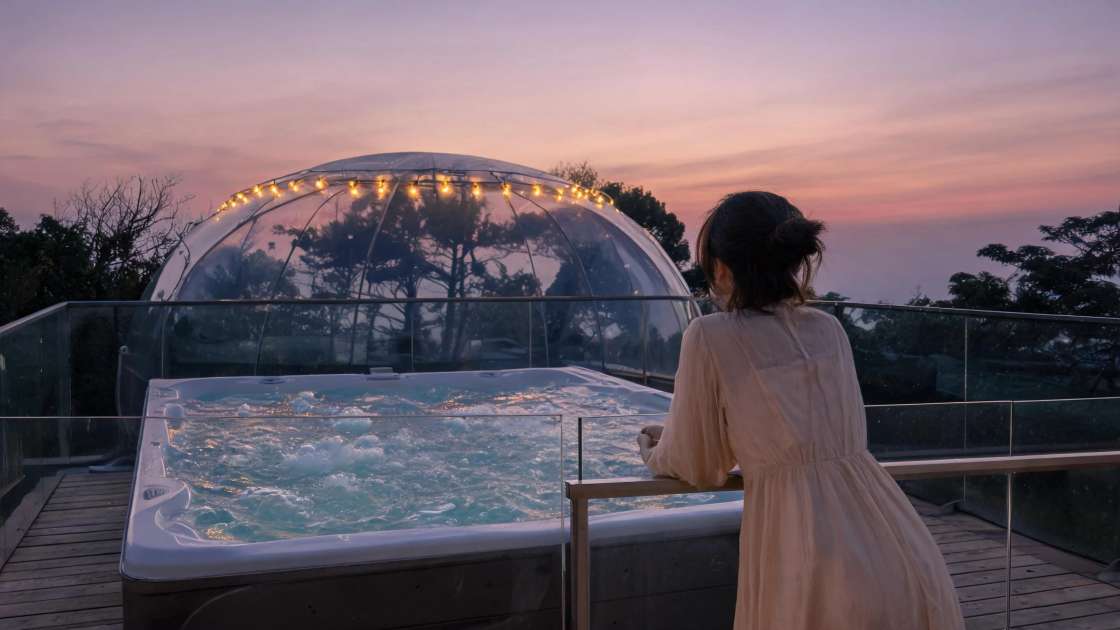 Hoteles Burbuja con Jacuzzi Privado en España: La Guía Definitiva 2024 para una Escapada Mágica